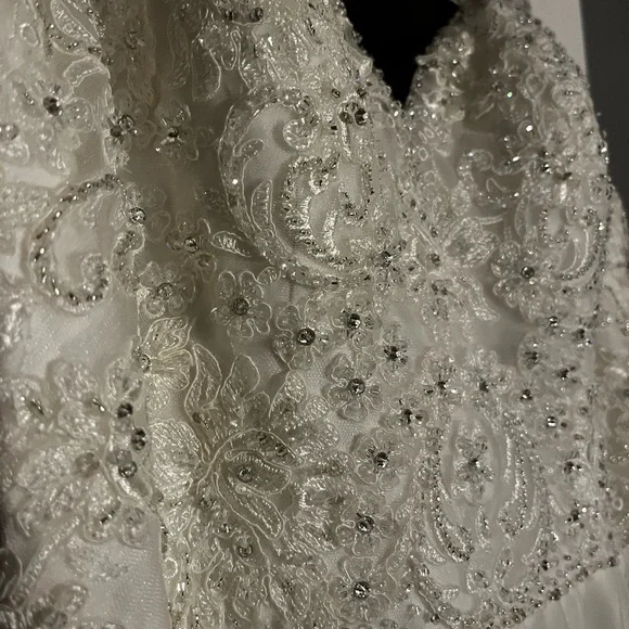 Brand new wedding dress with tags - Picture 3 of 4
